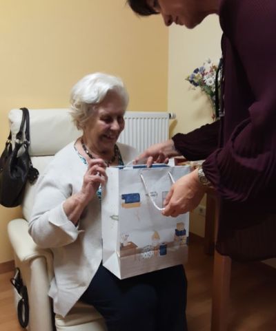 Verteilung der Geschenke von der Wunschbaumaktion – Bild 2